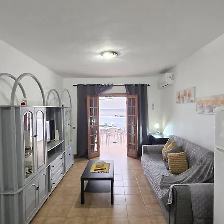 Cristianos Apartment, 1 Bedroom Wifi Free & Big Terrace Дом отдыха Лос Кристианос