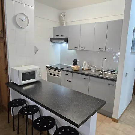 Cristianos Apartment, 1 Bedroom Wifi Free & Big Terrace Дом отдыха Лос Кристианос