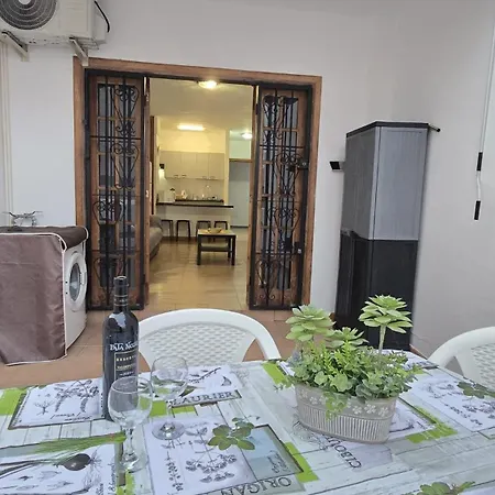 Cristianos Apartment, 1 Bedroom Wifi Free & Big Terrace * Лос Кристианос