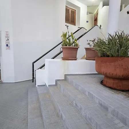 Cristianos Apartment, 1 Bedroom Wifi Free & Big Terrace * Лос Кристианос
